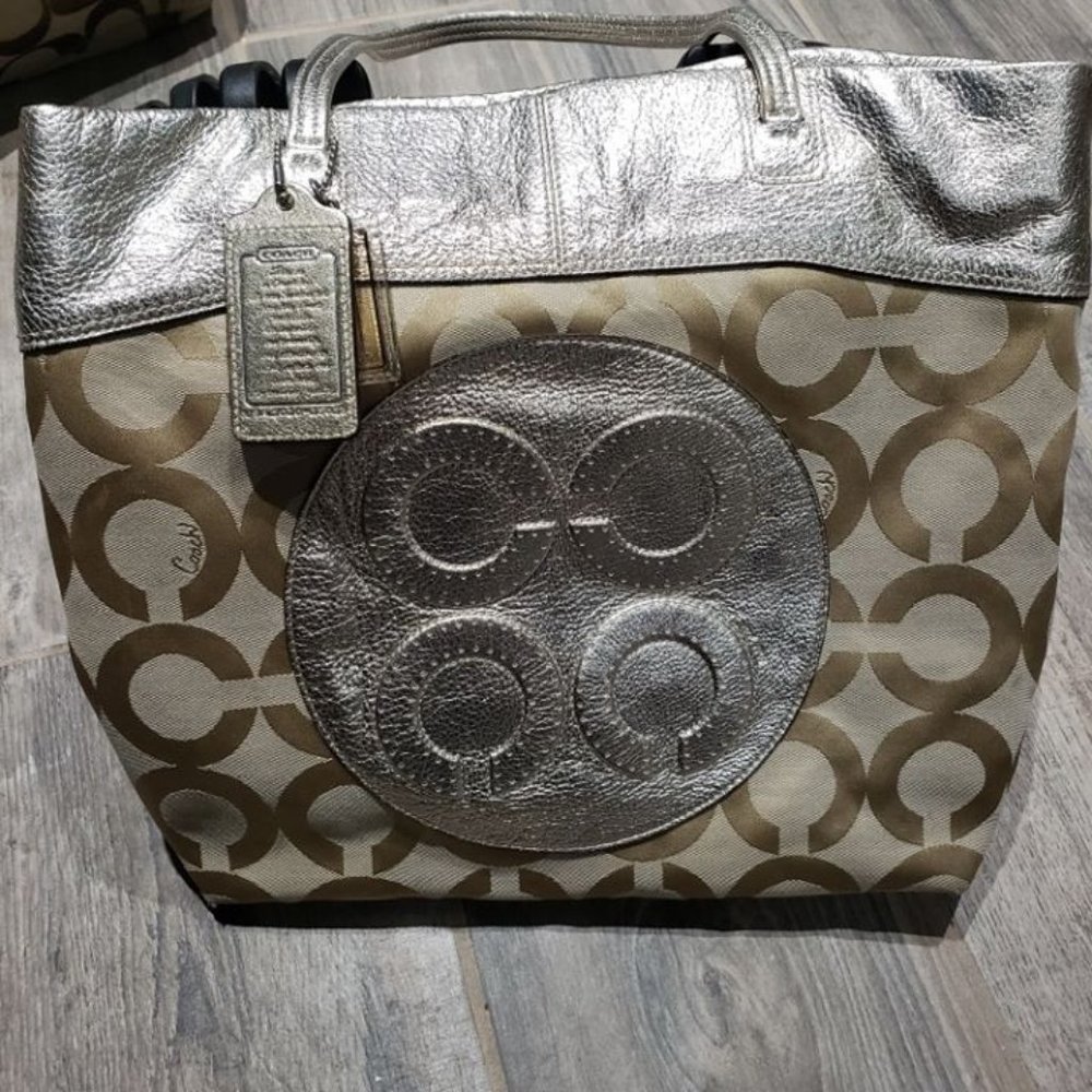 Authentic Coach Julia Opa Perry Tote Purse / Bag